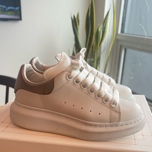 Alexander McQUEEN - Women's Oversized Sneaker in White/rose Gold